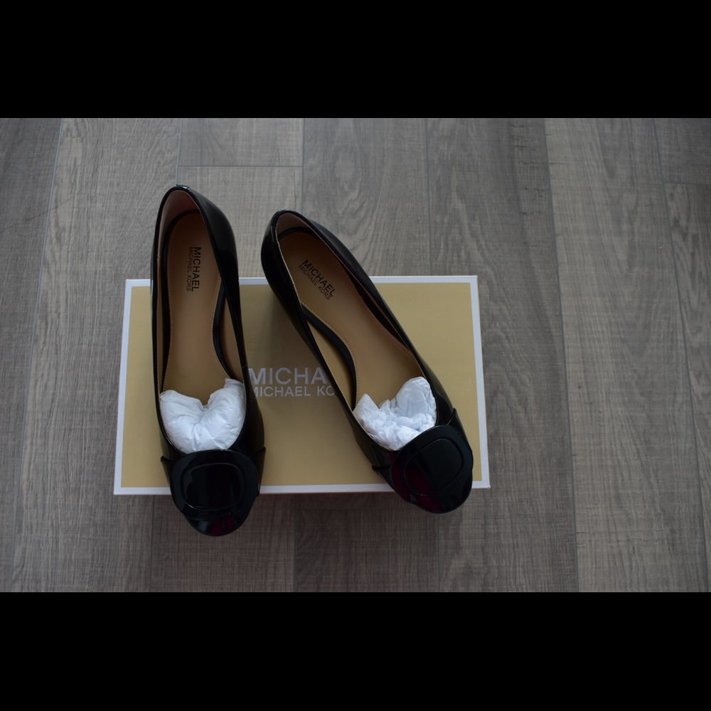Brand new Micheal Kors high heel 7.5 - Picture 2 of 3